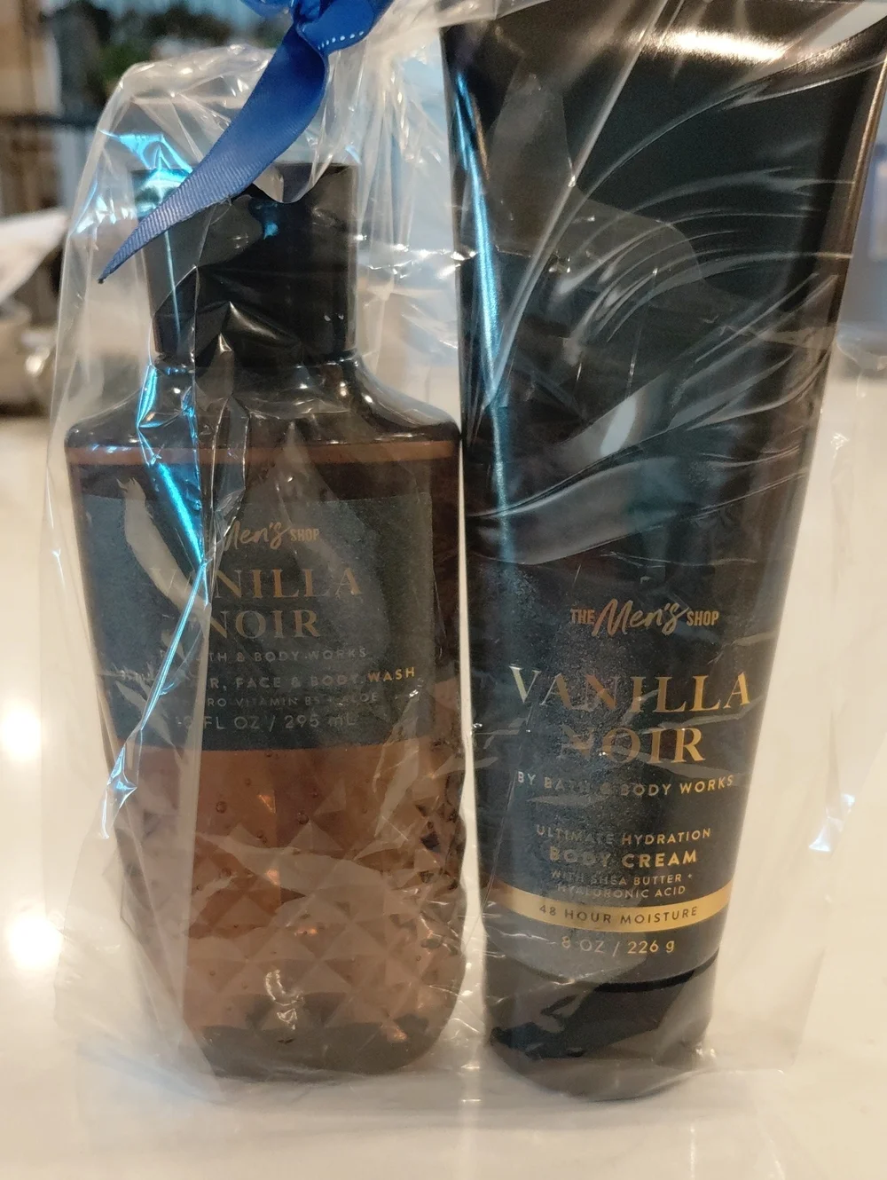 Bath & Body Works Men's Vanilla Noir Set ...Body Cream And Body Wash....NEW